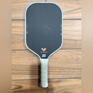 JOJOLEMON pickleball paddle in good condition